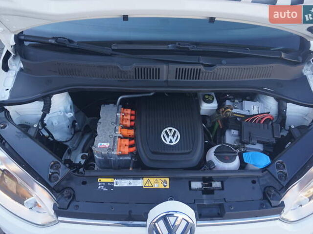 Белый Фольксваген e-up, объемом двигателя 0 л и пробегом 84 тыс. км за 6200 $, фото 52 на Automoto.ua