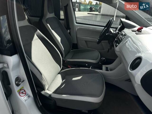 Белый Фольксваген e-up, объемом двигателя 0 л и пробегом 89 тыс. км за 6799 $, фото 27 на Automoto.ua