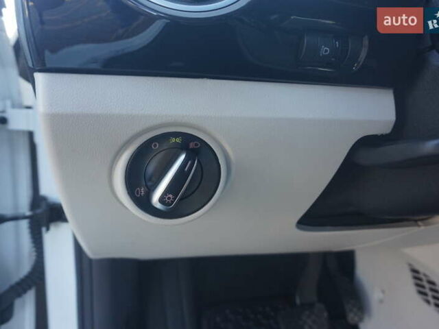 Белый Фольксваген e-up, объемом двигателя 0 л и пробегом 84 тыс. км за 6200 $, фото 28 на Automoto.ua