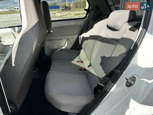 Белый Фольксваген e-up, объемом двигателя 0 л и пробегом 89 тыс. км за 6799 $, фото 24 на Automoto.ua