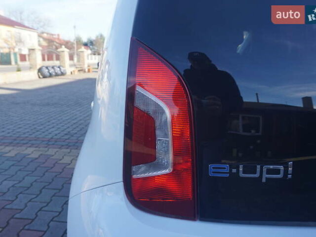 Белый Фольксваген e-up, объемом двигателя 0 л и пробегом 84 тыс. км за 6200 $, фото 24 на Automoto.ua