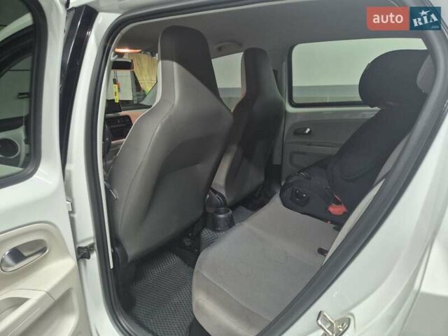 Белый Фольксваген e-up, объемом двигателя 0 л и пробегом 88 тыс. км за 6650 $, фото 6 на Automoto.ua