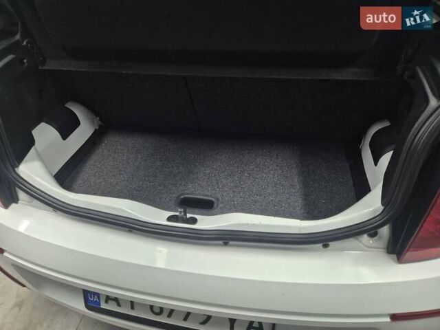 Белый Фольксваген e-up, объемом двигателя 0 л и пробегом 88 тыс. км за 6650 $, фото 7 на Automoto.ua