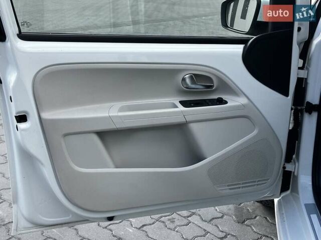 Белый Фольксваген e-up, объемом двигателя 0 л и пробегом 89 тыс. км за 6799 $, фото 14 на Automoto.ua