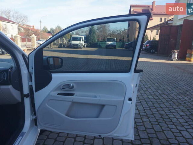 Белый Фольксваген e-up, объемом двигателя 0 л и пробегом 84 тыс. км за 6200 $, фото 37 на Automoto.ua