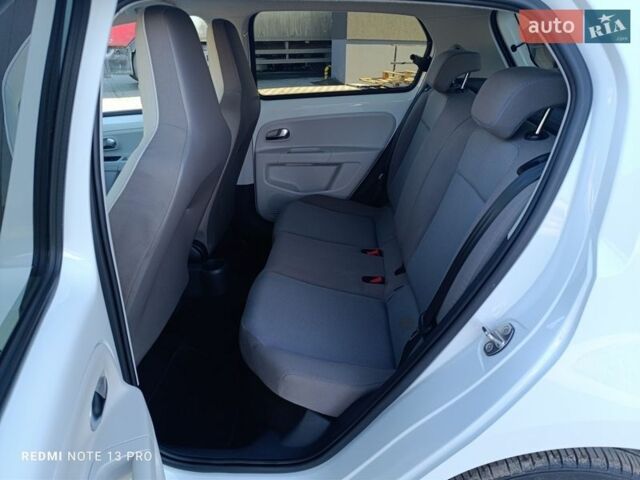 Белый Фольксваген e-up, объемом двигателя 0 л и пробегом 37 тыс. км за 7900 $, фото 3 на Automoto.ua