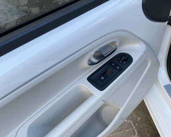 Белый Фольксваген e-up, объемом двигателя 0 л и пробегом 45 тыс. км за 7499 $, фото 9 на Automoto.ua