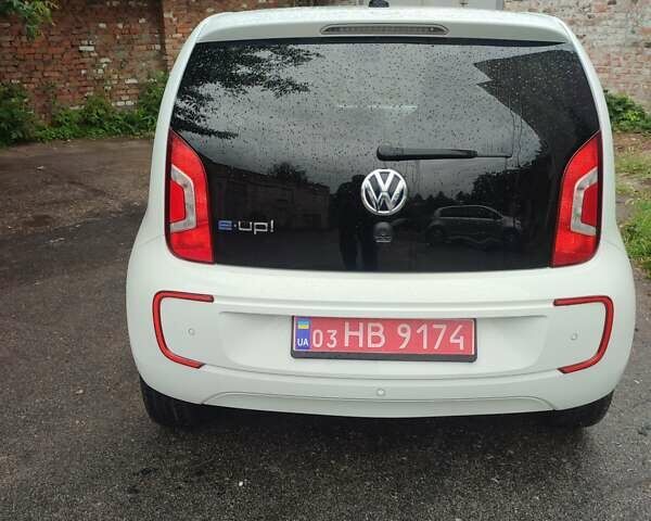 Белый Фольксваген e-up, объемом двигателя 0 л и пробегом 39 тыс. км за 6600 $, фото 7 на Automoto.ua