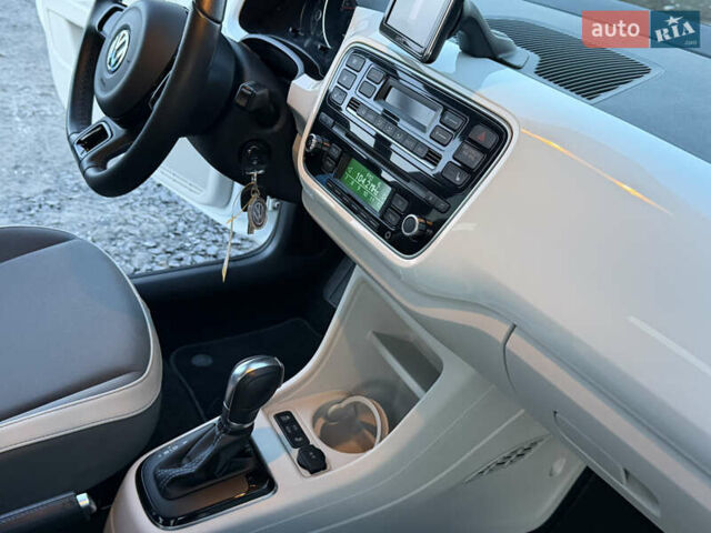 Белый Фольксваген e-up, объемом двигателя 0 л и пробегом 84 тыс. км за 5850 $, фото 15 на Automoto.ua