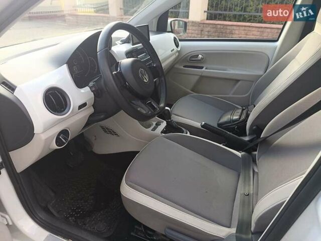 Білий Фольксваген e-up, об'ємом двигуна 0 л та пробігом 108 тис. км за 6930 $, фото 26 на Automoto.ua