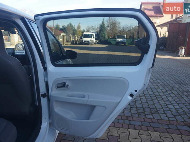 Белый Фольксваген e-up, объемом двигателя 0 л и пробегом 84 тыс. км за 6200 $, фото 41 на Automoto.ua