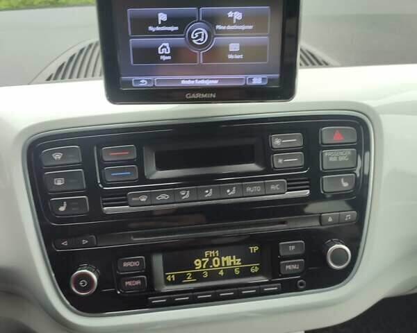 Белый Фольксваген e-up, объемом двигателя 0 л и пробегом 39 тыс. км за 6600 $, фото 56 на Automoto.ua