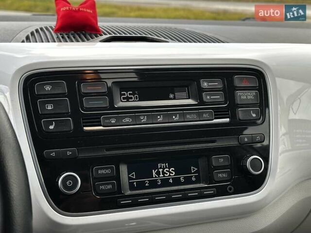 Белый Фольксваген e-up, объемом двигателя 0 л и пробегом 89 тыс. км за 6799 $, фото 21 на Automoto.ua