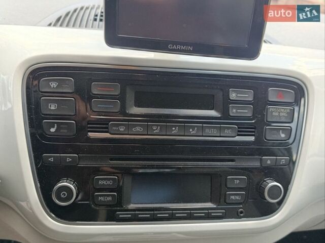 Белый Фольксваген e-up, объемом двигателя 0 л и пробегом 110 тыс. км за 6930 $, фото 15 на Automoto.ua