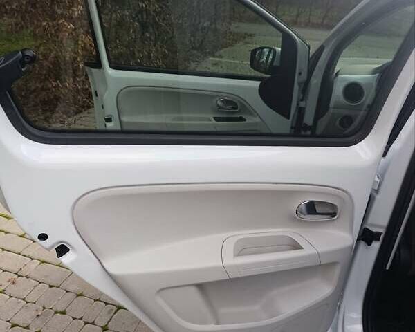 Білий Фольксваген e-up, об'ємом двигуна 0 л та пробігом 108 тис. км за 6930 $, фото 32 на Automoto.ua