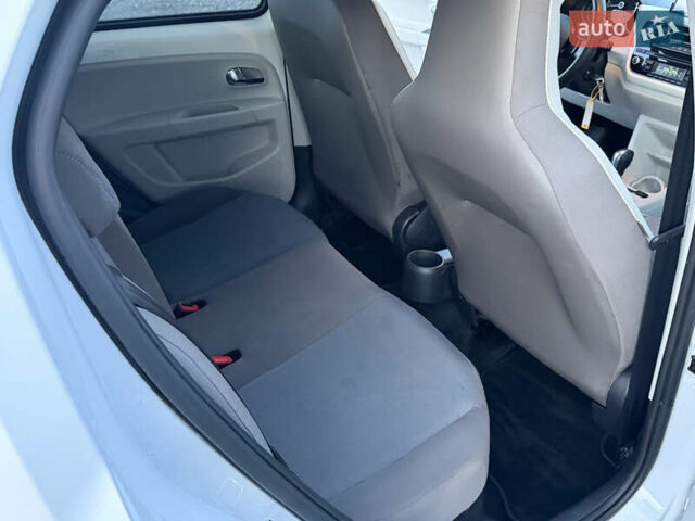 Белый Фольксваген e-up, объемом двигателя 0 л и пробегом 84 тыс. км за 5850 $, фото 17 на Automoto.ua