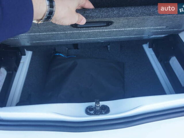 Белый Фольксваген e-up, объемом двигателя 0 л и пробегом 84 тыс. км за 6200 $, фото 51 на Automoto.ua