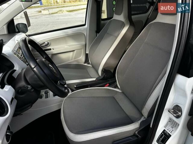 Белый Фольксваген e-up, объемом двигателя 0 л и пробегом 89 тыс. км за 6799 $, фото 17 на Automoto.ua