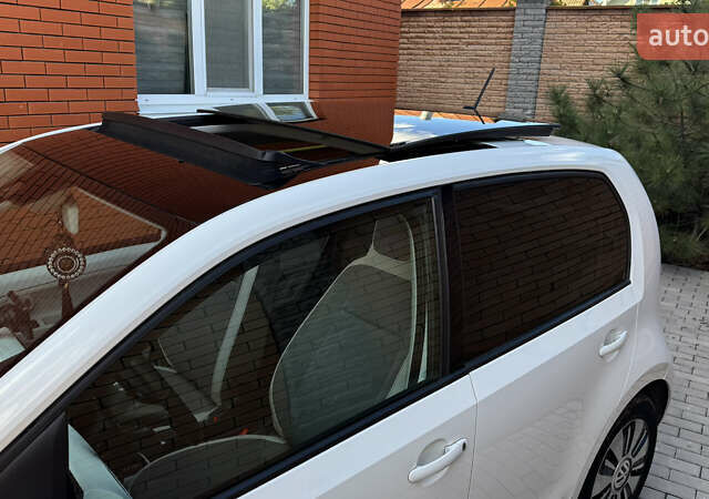 Белый Фольксваген e-up, объемом двигателя 0 л и пробегом 49 тыс. км за 8100 $, фото 11 на Automoto.ua