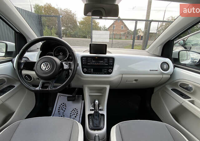 Белый Фольксваген e-up, объемом двигателя 0 л и пробегом 106 тыс. км за 6700 $, фото 49 на Automoto.ua
