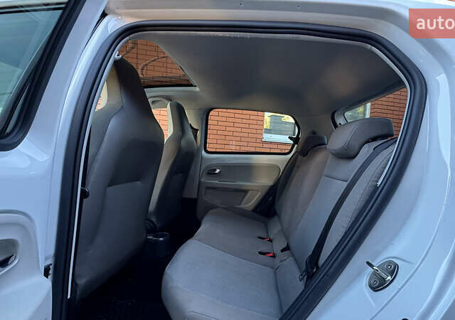 Білий Фольксваген e-up, об'ємом двигуна 0 л та пробігом 49 тис. км за 7700 $, фото 33 на Automoto.ua