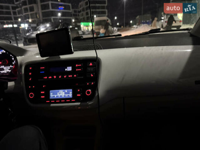 Білий Фольксваген e-up, об'ємом двигуна 0 л та пробігом 68 тис. км за 6600 $, фото 12 на Automoto.ua