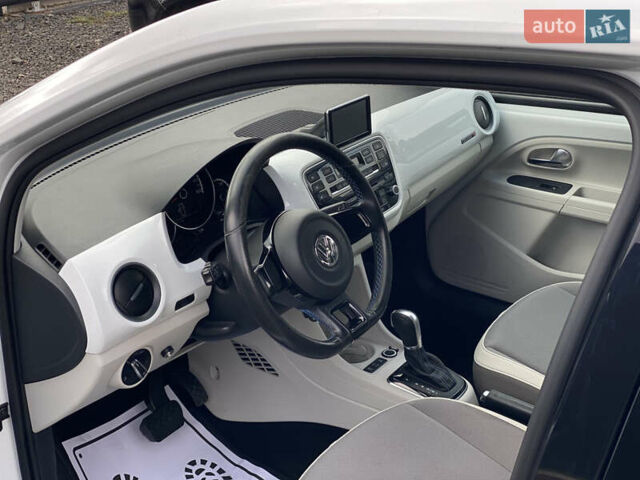 Белый Фольксваген e-up, объемом двигателя 0 л и пробегом 106 тыс. км за 6700 $, фото 43 на Automoto.ua