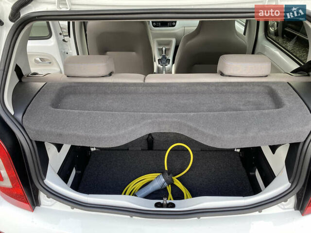 Белый Фольксваген e-up, объемом двигателя 0 л и пробегом 106 тыс. км за 6700 $, фото 47 на Automoto.ua