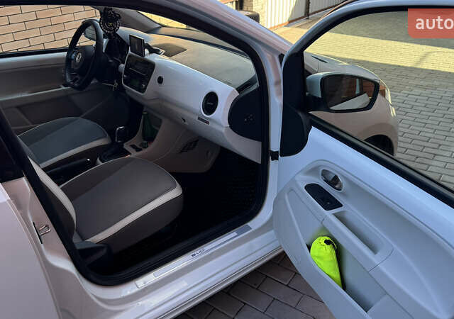 Белый Фольксваген e-up, объемом двигателя 0 л и пробегом 49 тыс. км за 8100 $, фото 21 на Automoto.ua