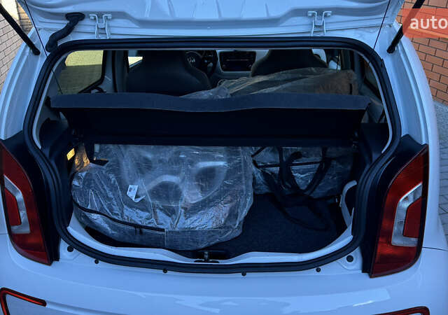 Белый Фольксваген e-up, объемом двигателя 0 л и пробегом 49 тыс. км за 8100 $, фото 47 на Automoto.ua