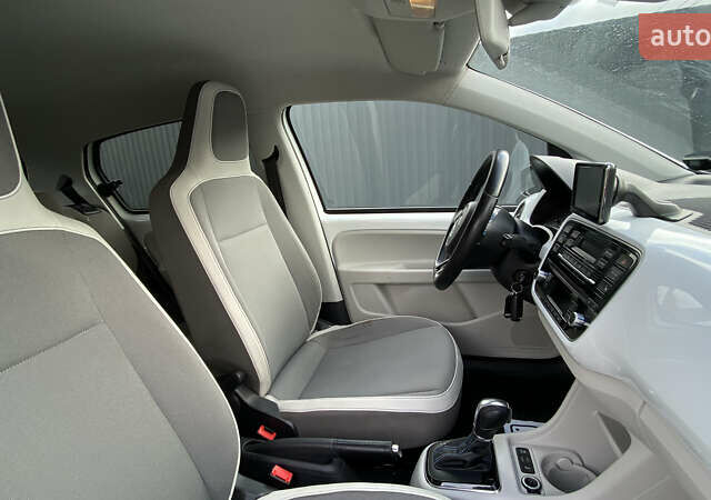 Белый Фольксваген e-up, объемом двигателя 0 л и пробегом 106 тыс. км за 6700 $, фото 53 на Automoto.ua