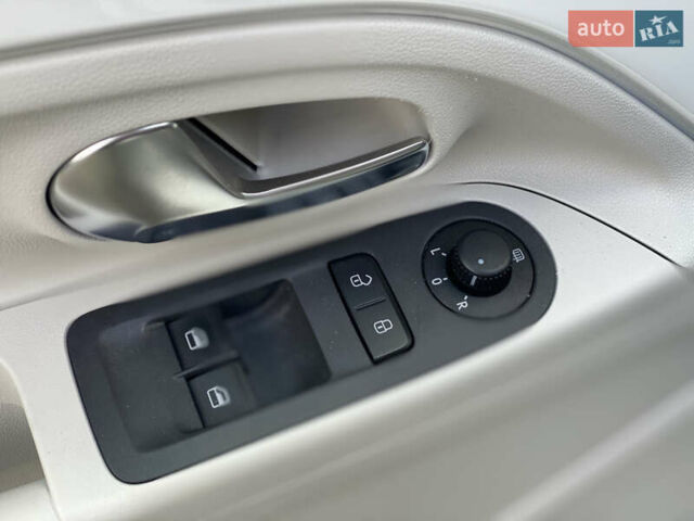 Белый Фольксваген e-up, объемом двигателя 0 л и пробегом 106 тыс. км за 6700 $, фото 64 на Automoto.ua