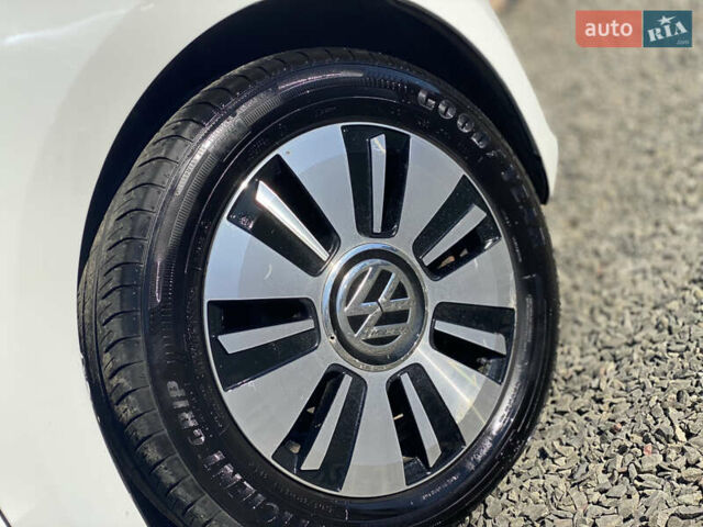 Белый Фольксваген e-up, объемом двигателя 0 л и пробегом 106 тыс. км за 6700 $, фото 28 на Automoto.ua
