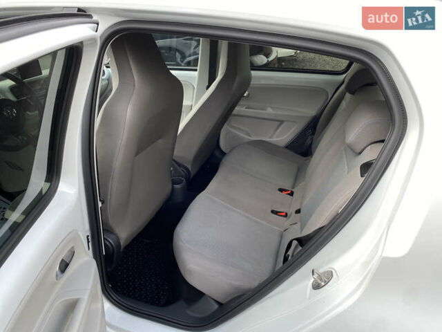 Белый Фольксваген e-up, объемом двигателя 0 л и пробегом 106 тыс. км за 6700 $, фото 44 на Automoto.ua