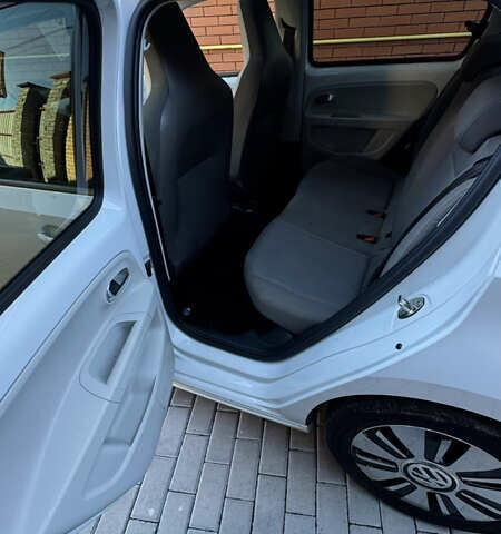 Белый Фольксваген e-up, объемом двигателя 0 л и пробегом 49 тыс. км за 8100 $, фото 32 на Automoto.ua