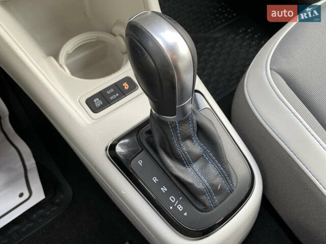 Белый Фольксваген e-up, объемом двигателя 0 л и пробегом 106 тыс. км за 6700 $, фото 60 на Automoto.ua