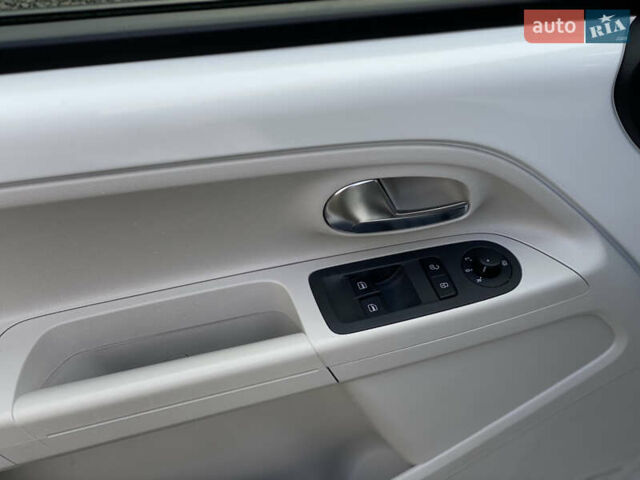 Белый Фольксваген e-up, объемом двигателя 0 л и пробегом 106 тыс. км за 6700 $, фото 66 на Automoto.ua