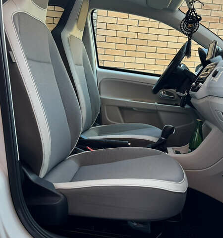 Белый Фольксваген e-up, объемом двигателя 0 л и пробегом 49 тыс. км за 8100 $, фото 22 на Automoto.ua