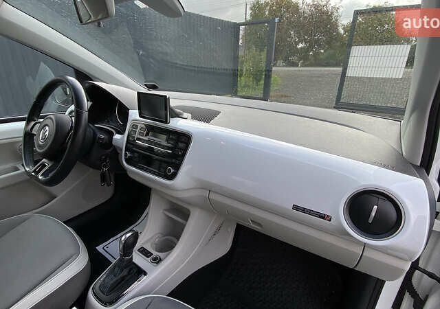 Белый Фольксваген e-up, объемом двигателя 0 л и пробегом 106 тыс. км за 6700 $, фото 57 на Automoto.ua