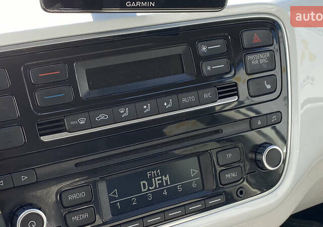 Белый Фольксваген e-up, объемом двигателя 0 л и пробегом 106 тыс. км за 6700 $, фото 37 на Automoto.ua