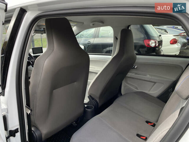 Белый Фольксваген e-up, объемом двигателя 0 л и пробегом 106 тыс. км за 6700 $, фото 46 на Automoto.ua