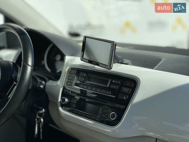 Белый Фольксваген e-up, объемом двигателя 0 л и пробегом 106 тыс. км за 6700 $, фото 30 на Automoto.ua