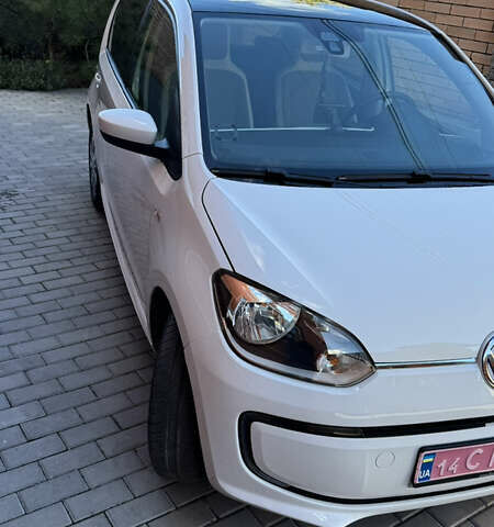 Белый Фольксваген e-up, объемом двигателя 0 л и пробегом 49 тыс. км за 8100 $, фото 4 на Automoto.ua