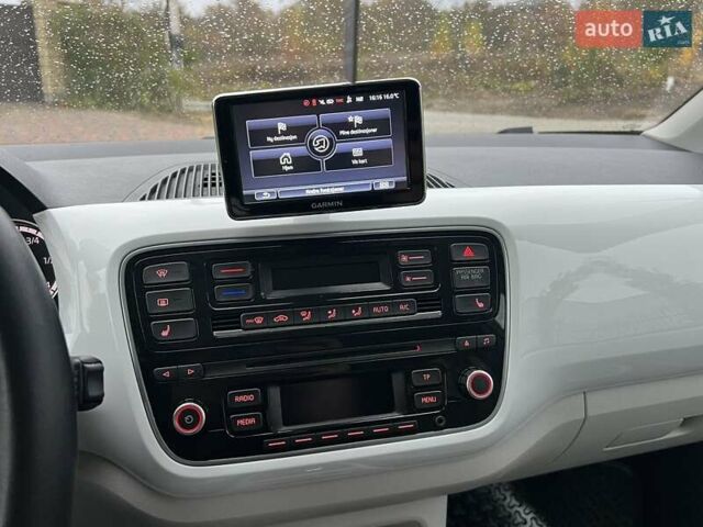 Белый Фольксваген e-up, объемом двигателя 0 л и пробегом 63 тыс. км за 7950 $, фото 7 на Automoto.ua