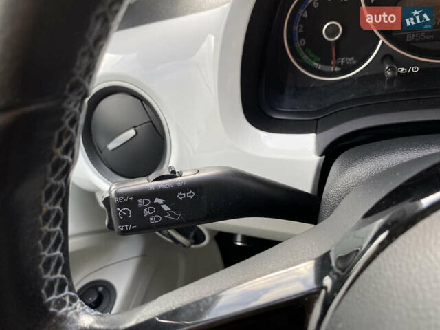 Белый Фольксваген e-up, объемом двигателя 0 л и пробегом 106 тыс. км за 6600 $, фото 62 на Automoto.ua