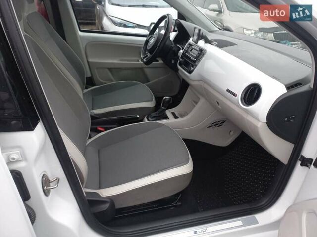 Білий Фольксваген e-up, об'ємом двигуна 0 л та пробігом 67 тис. км за 6200 $, фото 8 на Automoto.ua