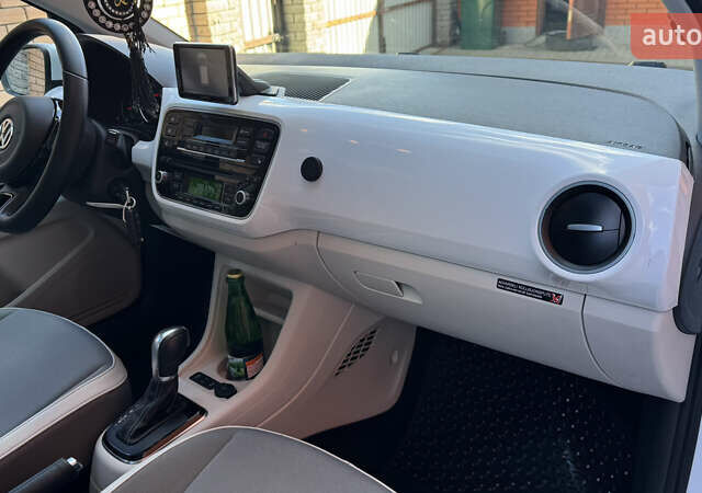 Белый Фольксваген e-up, объемом двигателя 0 л и пробегом 49 тыс. км за 8100 $, фото 23 на Automoto.ua