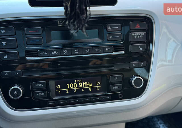 Белый Фольксваген e-up, объемом двигателя 0 л и пробегом 49 тыс. км за 8100 $, фото 41 на Automoto.ua