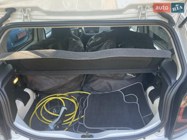 Белый Фольксваген e-up, объемом двигателя 0 л и пробегом 175 тыс. км за 6900 $, фото 14 на Automoto.ua