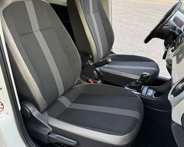 Белый Фольксваген e-up, объемом двигателя 0 л и пробегом 78 тыс. км за 7600 $, фото 26 на Automoto.ua